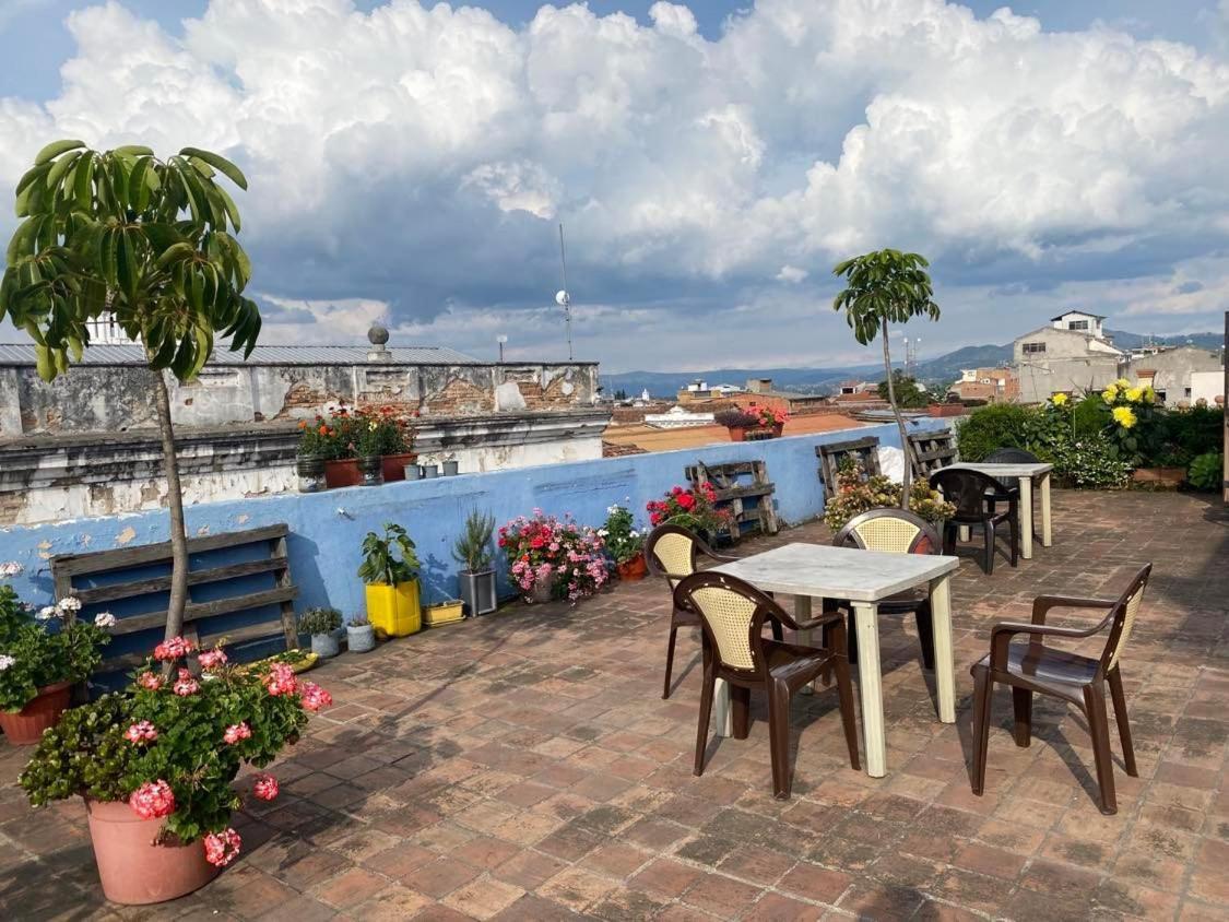 Check Inn Bed And Breakfast Cuenca Exteriör bild